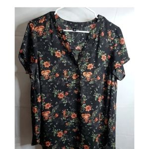 Torrid Women’s Size 00 (M/L) Black Floral Print Short Sleeve Sheer V-neck Blouse
